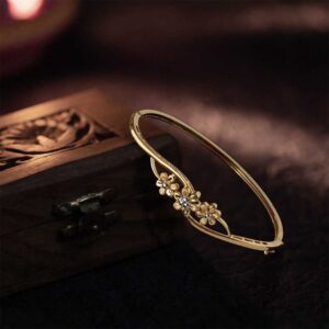 Evelyn Gold Bangle – Timeless Elegance for Every Occasion