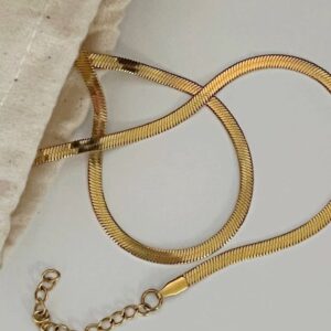 Elegant Gold Anklets for Traditional and Stylish Looks