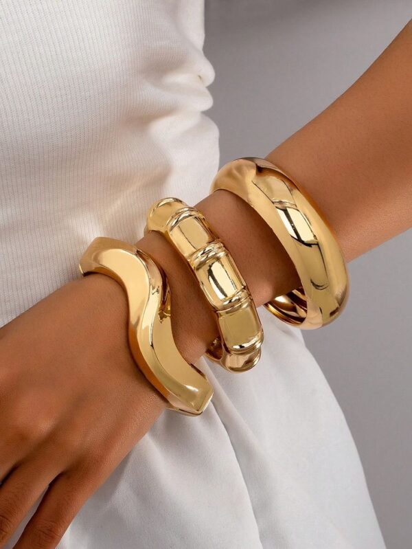 Nude Nova Cuff – Sleek Minimalism with Modern Edge