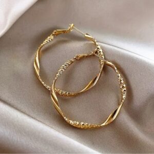 Vera Loop Earrings – Modern Simplicity with a Sleek Twist
