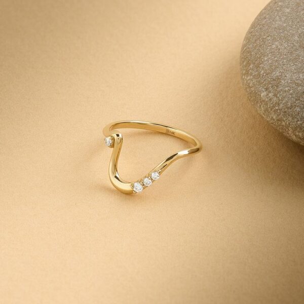 Nude Nova Band – Minimalist Style with Modern Flair