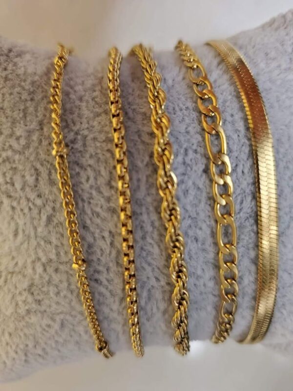 Elegant Chain Bracelets for Timeless Style