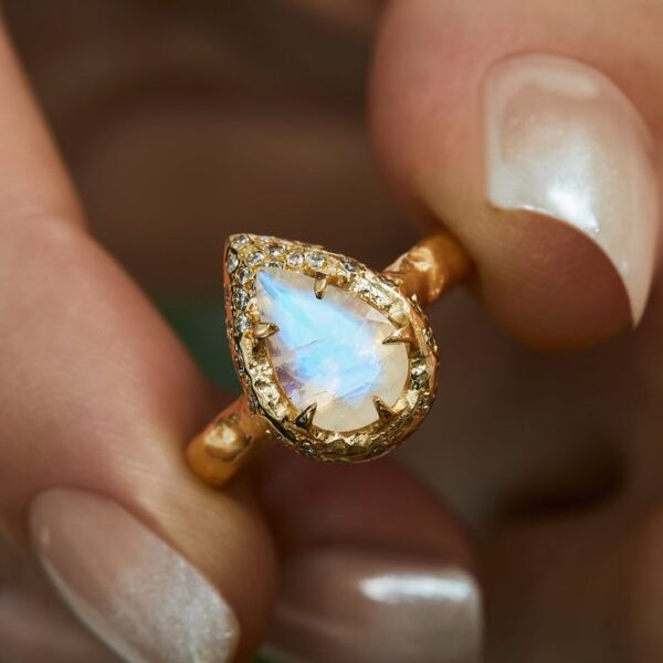Mystic Aura Ring – Enchanting Elegance with a Touch of Magic