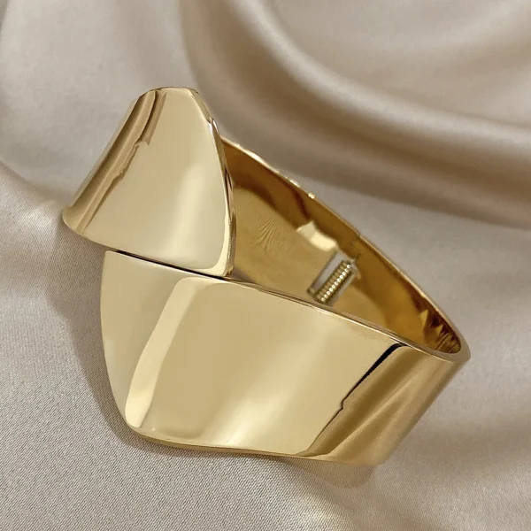 Bold and Stylish Cuff Bracelets for Every Occasion - Image 3