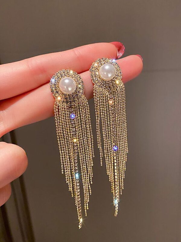 Dangle Earrings for Graceful Style