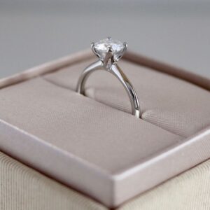 Evelyn Solitaire Ring – Timeless Elegance in a Single Sparkle
