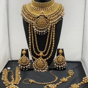 Traditional Kundan Bridal Jewelry Set